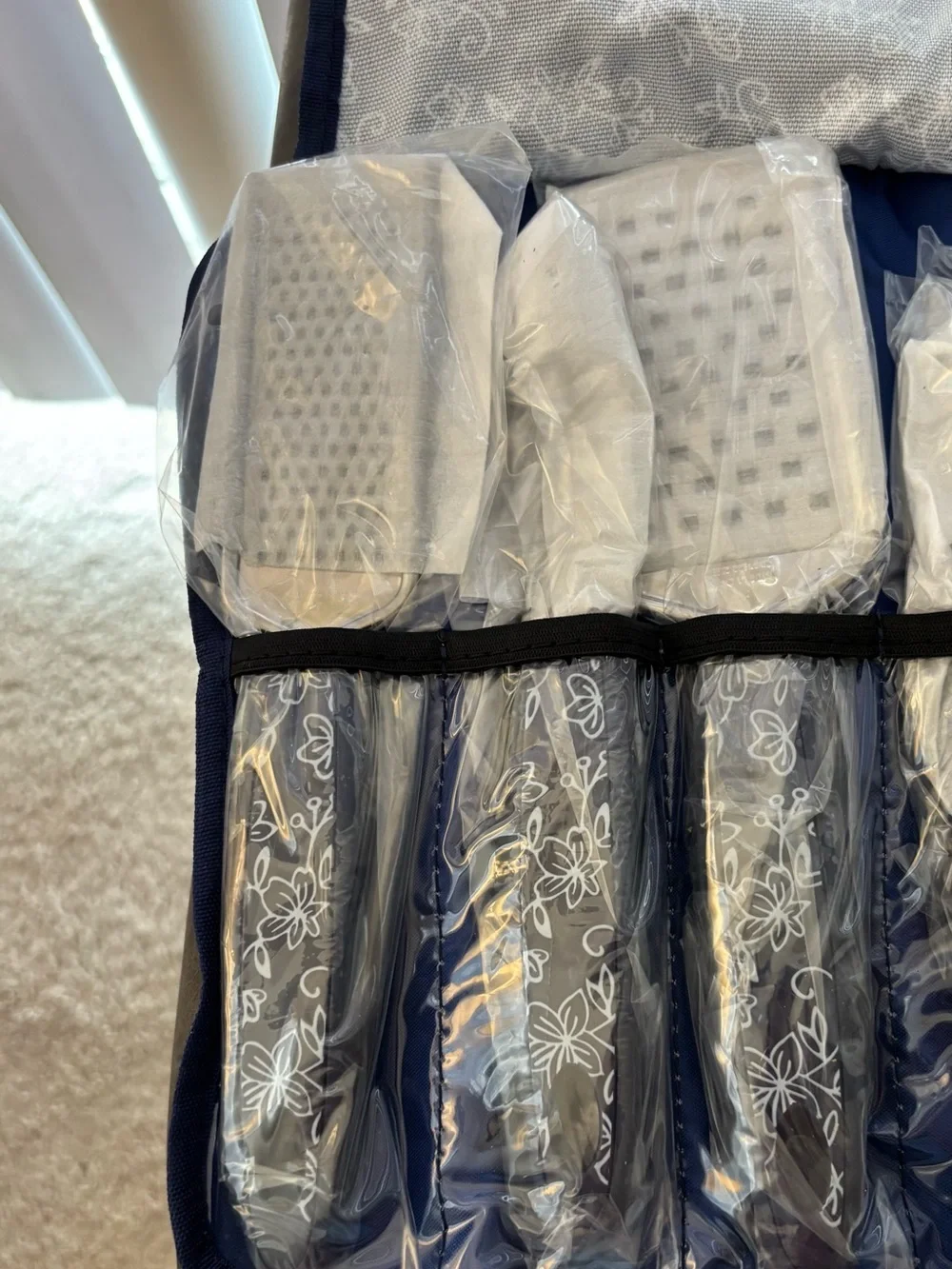 temp-tations Floral Lace 10-Piece Gadget Essentials Roll-Up Kit Navy/White